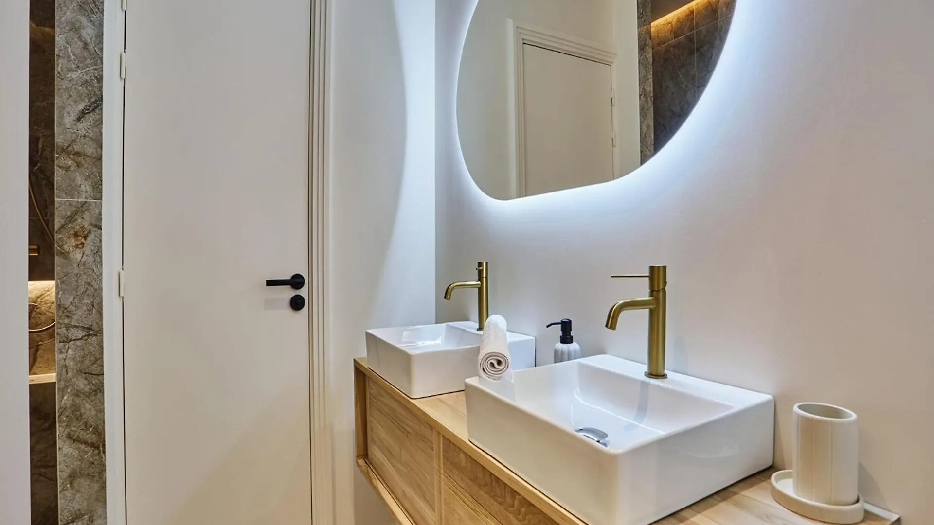Incredible Le Marais Apartment With Terrace Paris 0*,