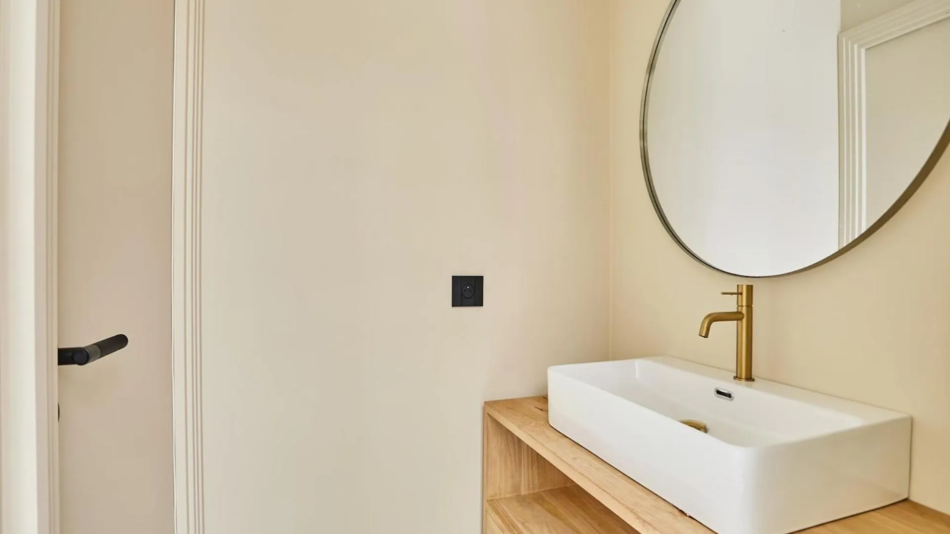 Incredible Le Marais Apartment With Terrace Paris France