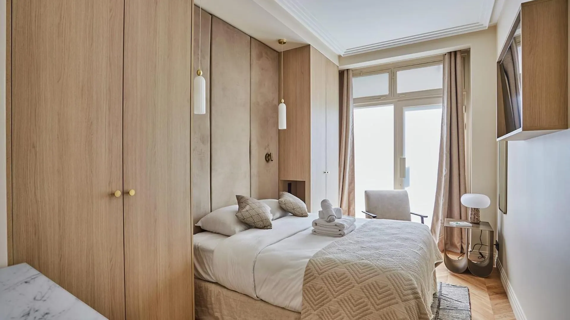 Incredible Le Marais Apartment With Terrace Paris Fransa