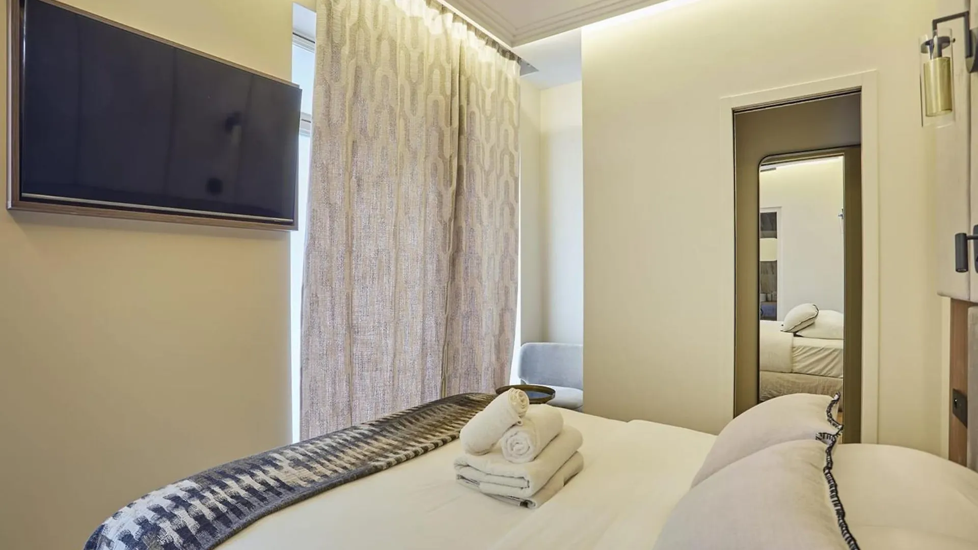 Incredible Le Marais Apartment With Terrace Paříž